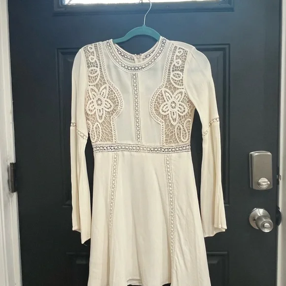 White dress with crochet details! - Picture 2 of 3